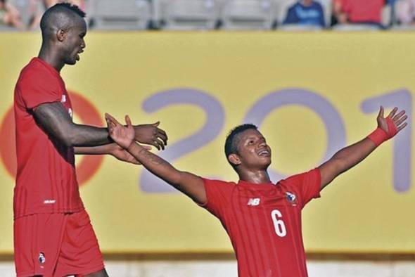 Celebrando su gol ante Brasil en los Juegos Panamericanos Toronto 2015, en el empate 3-3 durante la fase de grupos. Había anotado igualmente en el debut ante Perú en la victoria 2-1.