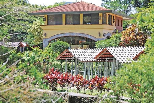 Imágenes de la construcción del hotel en Capirita, El Valle.