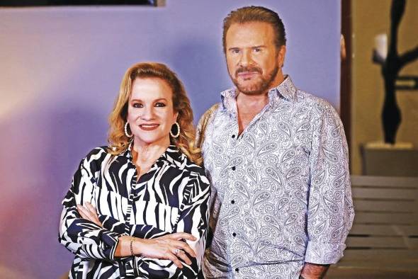 El dúo Pimpinela: Lucía y Joaquín Galán, durante la entrevista con 'La Estrella de Panamá'