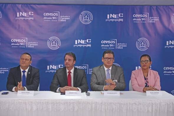 Autoridades del Inec y la Contraloría durante la presentación de los resultados preliminares del Censo Nacional de Población y Vivienda