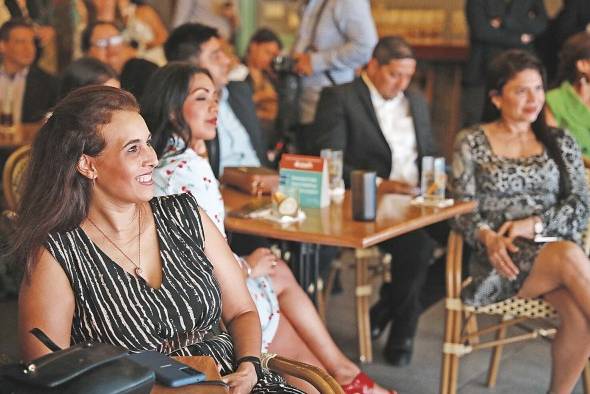 El mercado de las 'app' para envío y recepción de dinero se expande en Panamá.