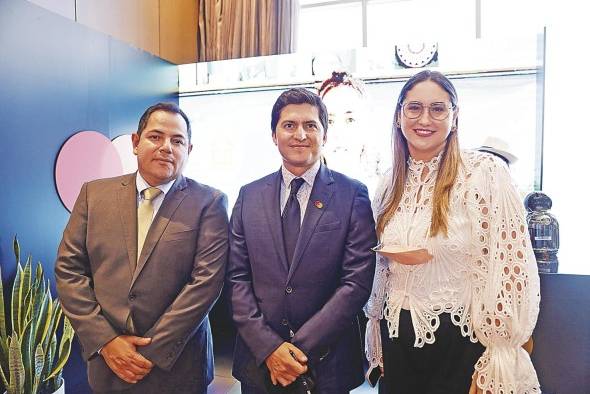 Manuel Zaldívar, Elkin Cetina y Christine Proenza