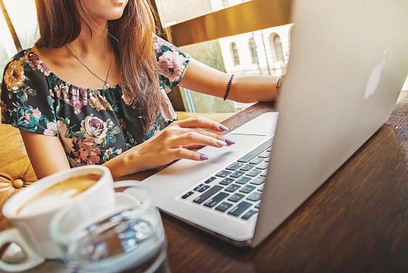 El objetivo es incentivar a las mujeres a que tengan el deseo de emprender o adquirir conocimientos sobre las TIC.