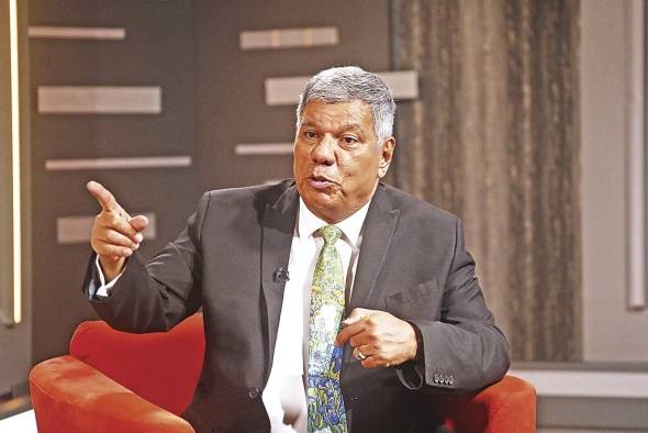 Felipe Argote: 'Precandidatos presidenciales evaden hacer planteamientos que les quiten votos'