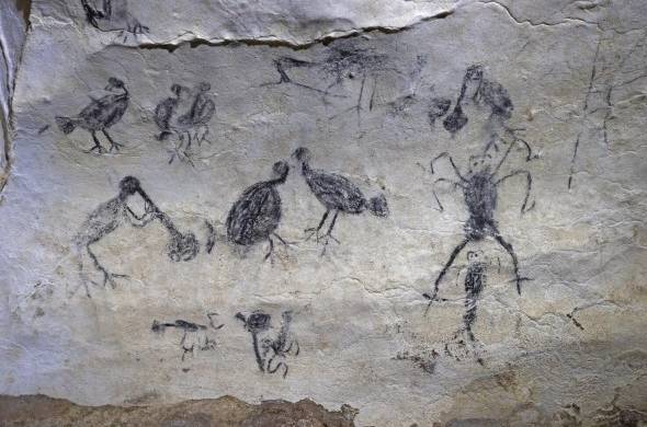 Fotografía que muestra el arte rupestre en el interior de las Cuevas de Pomier en San Cristóbal (República Dominicana).