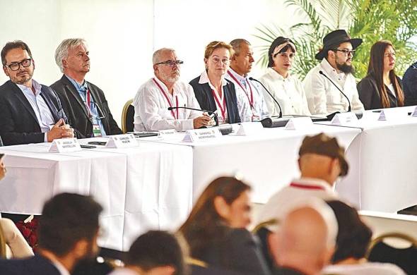 Los garantes participan en el dialogo de Paz entre el gobierno de Colombia y el ELN.
