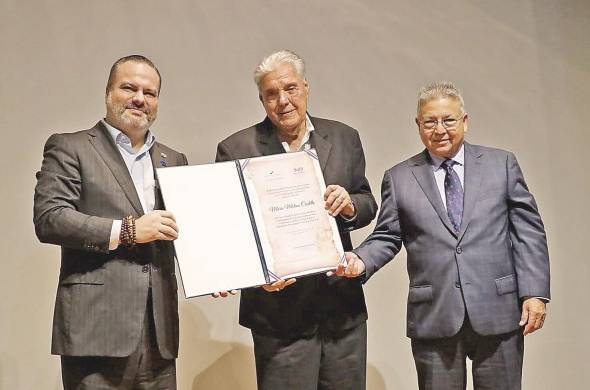 MiCultura honró el compromiso adquirido en ocasión del Bicentenario de la Independencia de Panamá de España, con la presentación de la obra e hizo reconocimiento a su autor Mario José Molina Castillo.