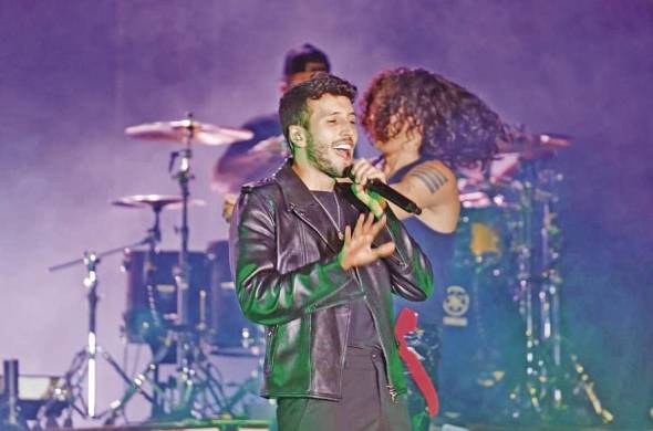 El cantante colombiano Sebastián Yatra participó de la inauguración del alumbrado con su canción de la película 'Encanto': 'Dos oruguitas'