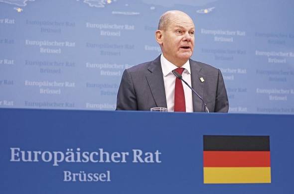 El canciller alemán, Olaf Scholz, en una rueda de prensa al final del segundo día de una Cumbre de la UE en Bruselas el pasado viernes, aseguró que “no hay motivo para estar preocupado” por el Deutsche Bank