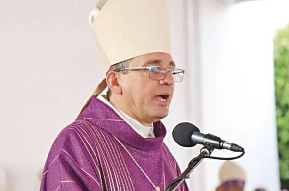 El obispo Manuel Ochogavía es el mediador entre los dirigentes colonenses y el gobierno.