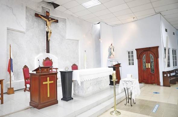 El interior de la iglesia San Pablo Apóstol de La Locería, Betania, Panamá.