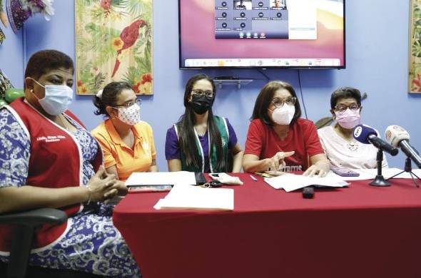 Miembros de la Asociación de Enfermedades Críticas, Crónicas y Degenerativas de Panamá
