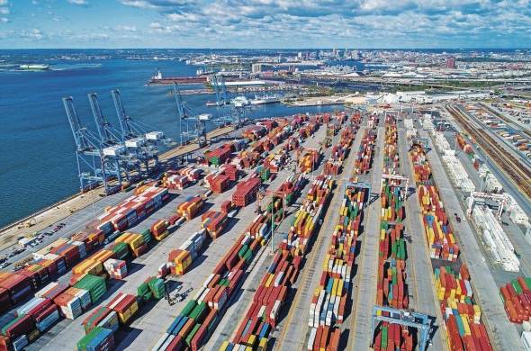 Vista de contenedores en el puerto de Baltimore, Maryland (EE.UU.), en una fotografía de archivo.