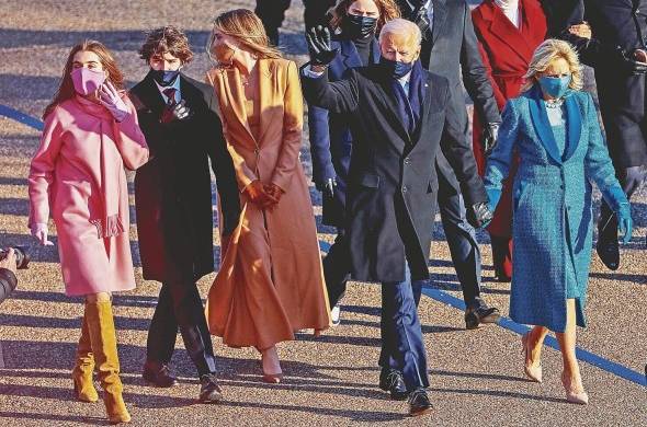 El presidente Biden, su esposa y familia a su llegada al Capitolio.