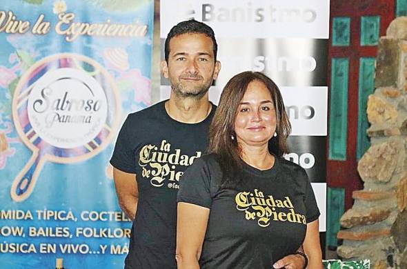 Ricky Ramírez y su esposa Flor Berbey, productores del espectáculo 'La Ciudad de Piedra'.