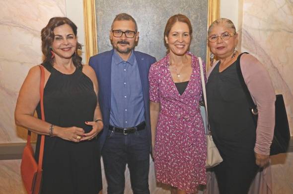 Rossana Uribe, Daniel Domínguez, Marilina Vergara y Flor De Lotto
