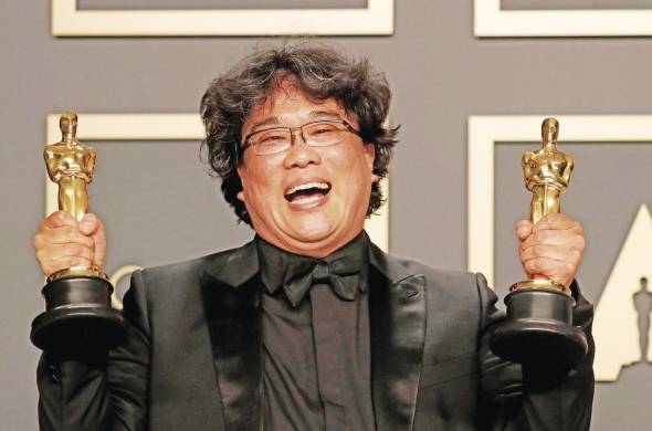 Parásitos, una película surcoreana dirigida por Bong Joon-ho, ganadora del Óscar a mejor película, nos hace sonreír viendo la historia de una familia