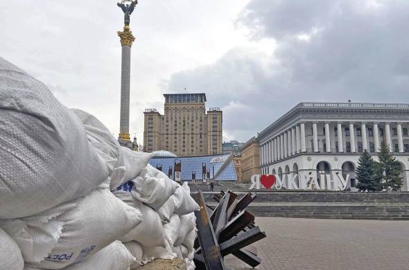 Barricadas y medidas de seguridad en la plaza del Maidan en Kiev, el pasado mes de marzo, ante el avance de las tropas rusas.