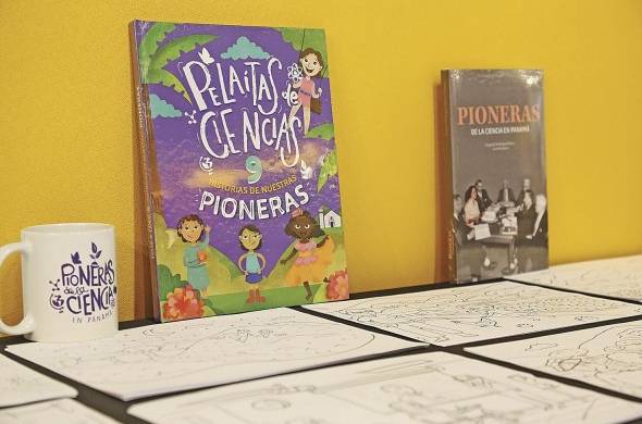 El libro 'Pelaítas de Ciencias' junto a 'Pioneras de la ciencia en Panamá'.