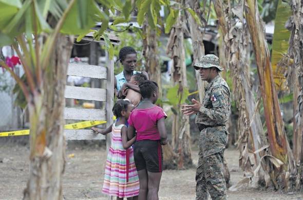 Migrantes africanos y haitianos, en la comunidad de Canaan Membrillo en Darién.