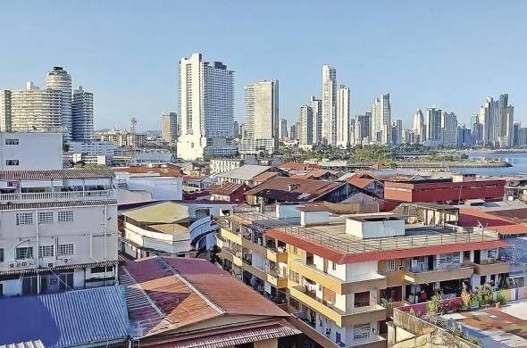 El Reglamento Estructural Panameño (REP) es la norma que rige el diseño de los edificios en Panamá. Es aprobado por la Junta Técnica de Ingeniería y Arquitectura, y se basa principalmente en referencias internacionales. Su actualización más reciente fue en junio de 2022.