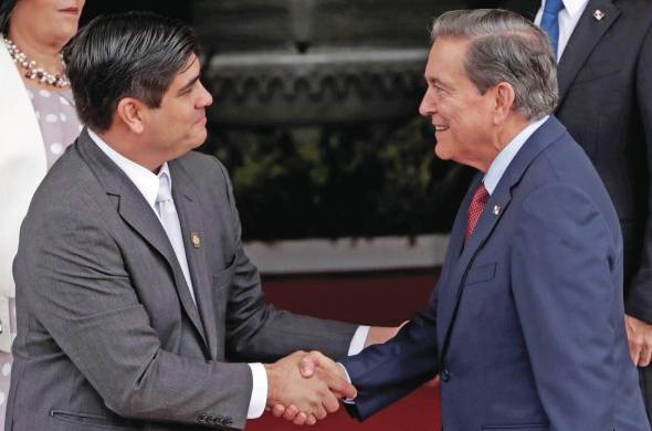 El presidente de Costa Rica, Carlos Alvarado, y el presidente de Panamá, Laurentino Cortizo