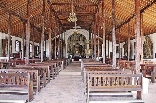 Interior de la iglesia de Natá, provincia de Coclé. Restaurada por Eduardo Tejeira Davis.