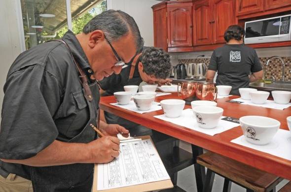 Plinio Ruiz apuesta por la necesidad de innovar, ejecutar nuevos esfuerzos e impulsar la industria nacional de café de especialidad.