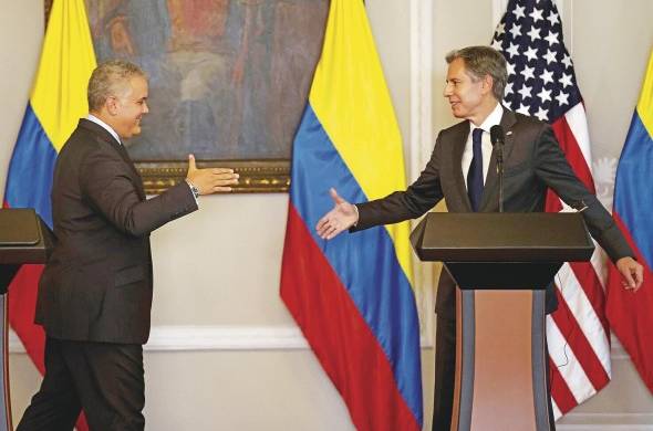 El presidente de Colombia, Iván Duque (i), y el secretario de Estado de EE.UU., Antony Blinken, en Bogotá