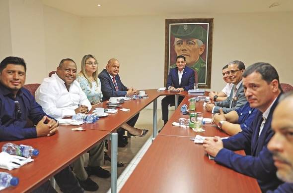 Primera reunión de José Gabriel Carrizo con el Comité Ejecutivo Nacional (CEN) del PRD, luego de ganar las elecciones primarias.