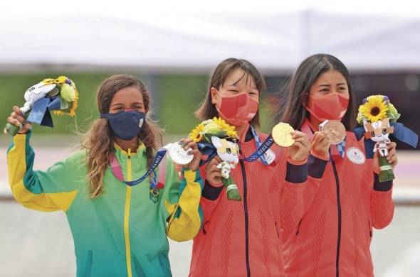 Ceremonia de entrega de medallas del 'street' femenino de 'skateboarding' en los Juegos Olímpicos 2020.