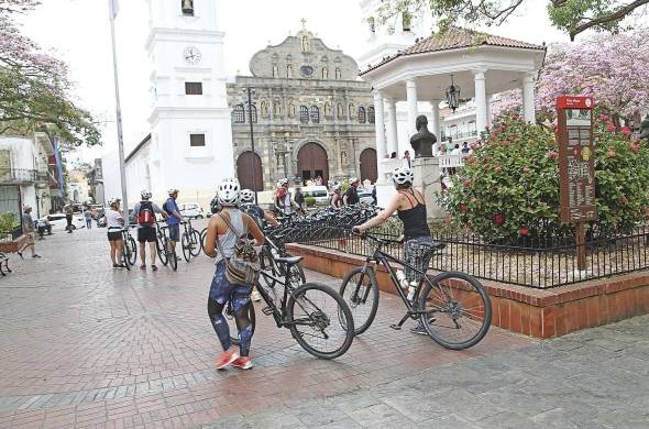 A Colón en crucero, y en bicicleta a Panamá