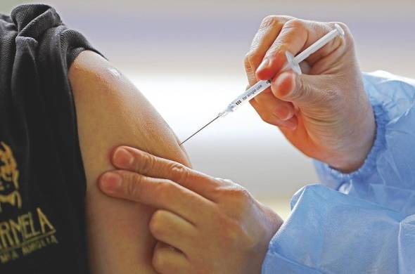Pese a tener un porcentaje alto de vacunación, en Europa occidental sigue habiendo resistencia a los viales por parte importantes sectores.