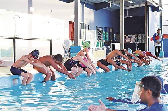 El programa 'Aprendo a nadar' de la Alcaldía de Panamá ha permanecido desde el año 1978.