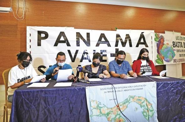 Representantes del movimiento Panamá Vale Más Sin Minería, durante conferencia de prensa.