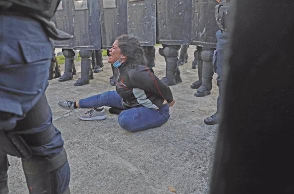 La líder estudiantil Ileana Correa, fue agredida en múltiples ocasiones por funcionarios policiales.