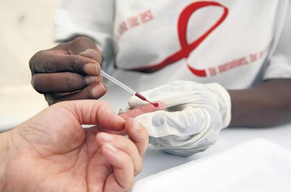 Las personas sin diagnóstico de la infección por VIH no tienen acceso al tratamiento antirretroviral, por lo que corren el riesgo de perder la vida y pueden seguir exponiendo a otros a la infección.