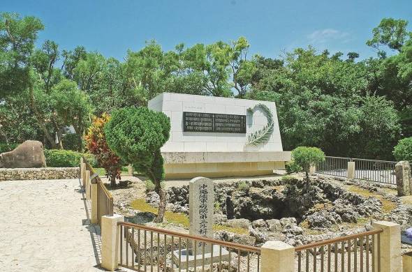 Monumento Himeyuri en Okinawa