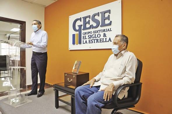 Eduardo Quirós, presidente de GESE, y el autor Olimpo Sáez durante la presentación del libro.