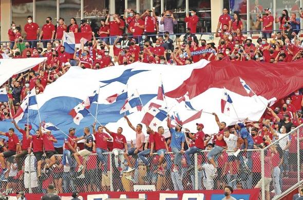 Aficionados animan a Panamá en un partido de las eliminatorias para el Mundial de Catar 2022, en una fotografía de archivo.