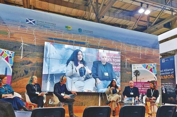 Su exposición en la COP26 consistió en exponer las resoluciones de la asamblea climática junto con los representantes de las asambleas de Edinburgo, Francia, Siria y Ecuador