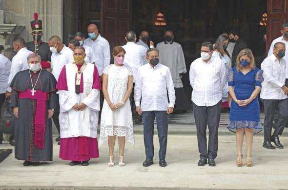 El mandatario y su comitiva participaron del Te Deum realizado en la Catedral Metropolitana Santa María La Antigua, en conmemoración del Bicentenario de la Independencia de Panamá de España.