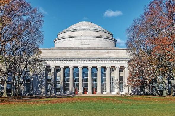 Sorkin realizó estudios avanzados de arquitectura en el MIT.