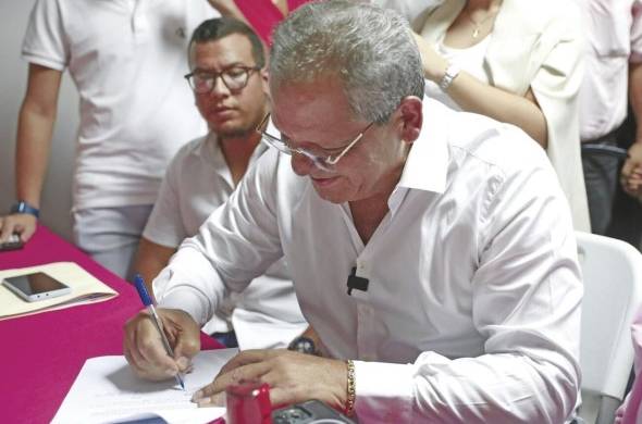 El ex legislador Olmedo Guillén presentó oficialmente su postulación para las primarias presidenciales de Cambio Democrático.