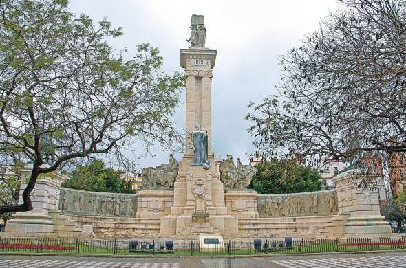 Plaza de España y Monumento a la Constitución de 1812 en Cádiz, Andalucía.