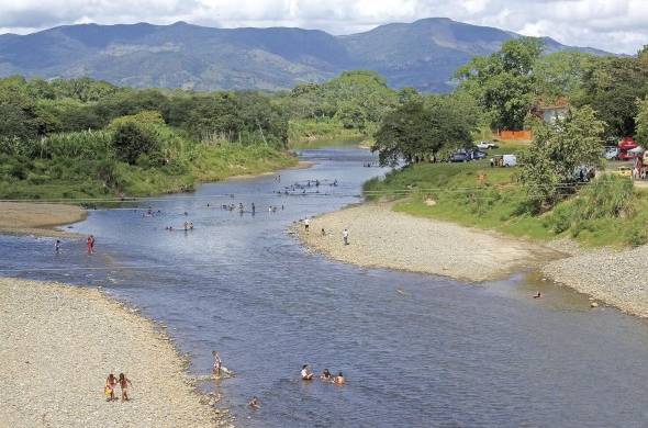 El río Pacora es el afluente más importante del distrito capital. Se usa para la recreación y para el abastecimiento de agua potable.