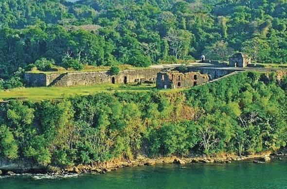 Los españoles construyeron el Fuerte de San Lorenzo que sirvió de fortaleza protectora de la desembocadura del río.
