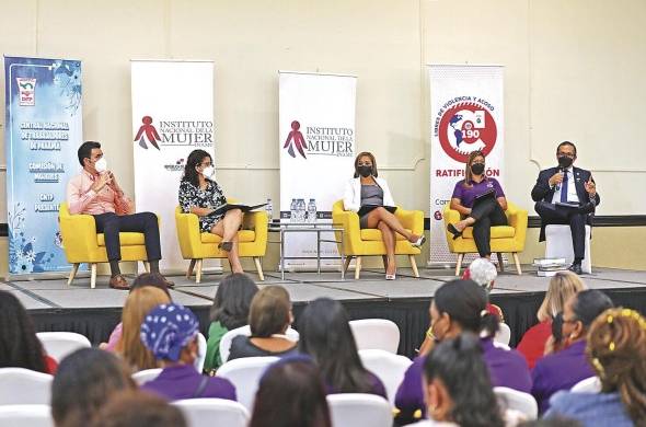 Panel, 'prevención de la violencia y acoso en el mundo laboral', organizado por el Instituto Nacional de la Mujer.