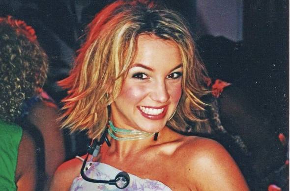 Britney Spears saltó a la fama a los 16 años, tras el éxito de su canción debut 'Hit me baby one more time'.