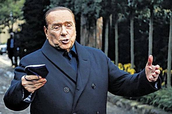 Silvio Berlusconi es una magnate de medios de comunicación y fue primer ministro de Italia.